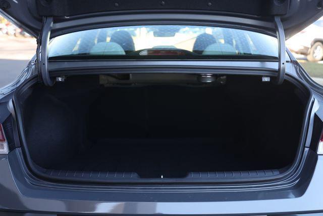 2025 Hyundai Elantra Limited photo 4