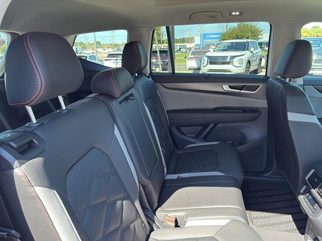 2025 Volkswagen Atlas Peak Edition SE photo 10