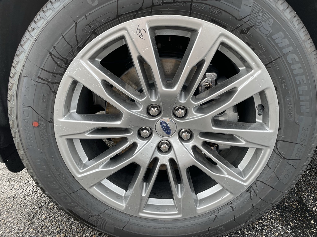 2025 Ford Explorer photo 4