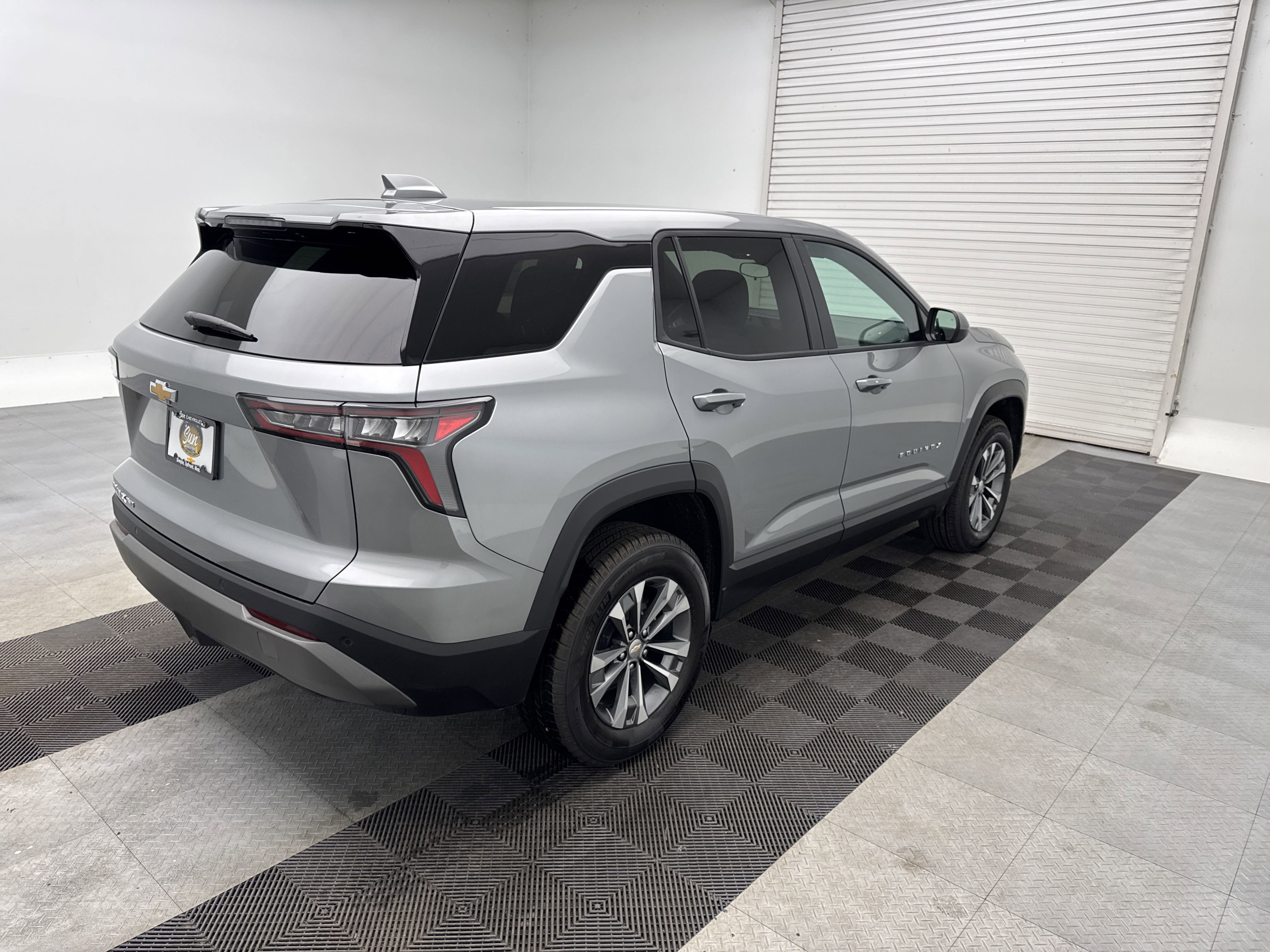 2026 Chevrolet Equinox LT photo 2