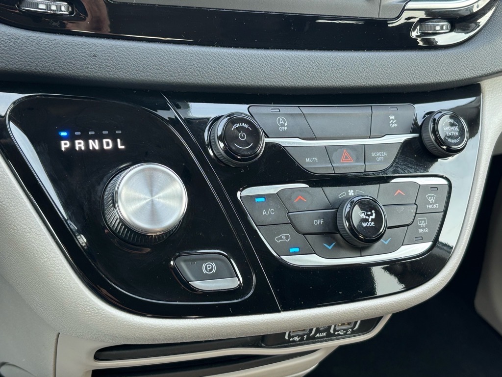 2023 Chrysler Voyager LX photo 15