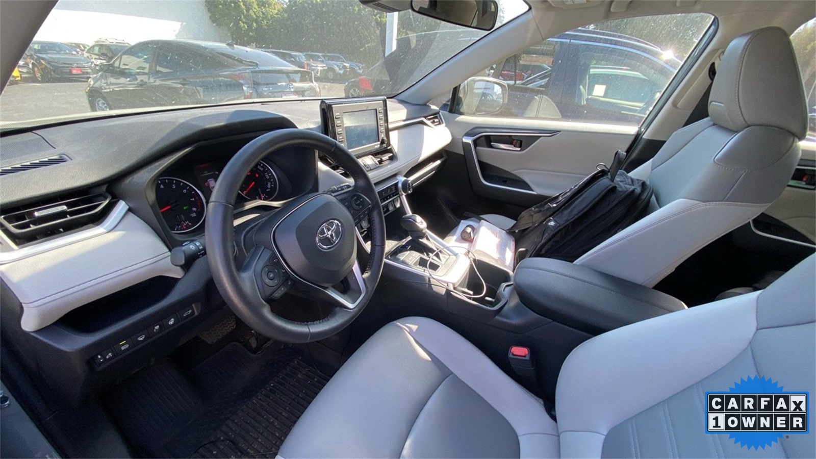 2022 Toyota RAV4 XLE Premium photo 3