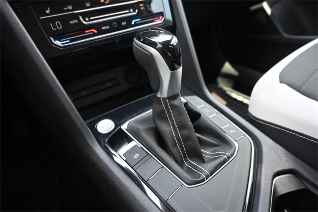 2025 Volkswagen Taos SE photo 17