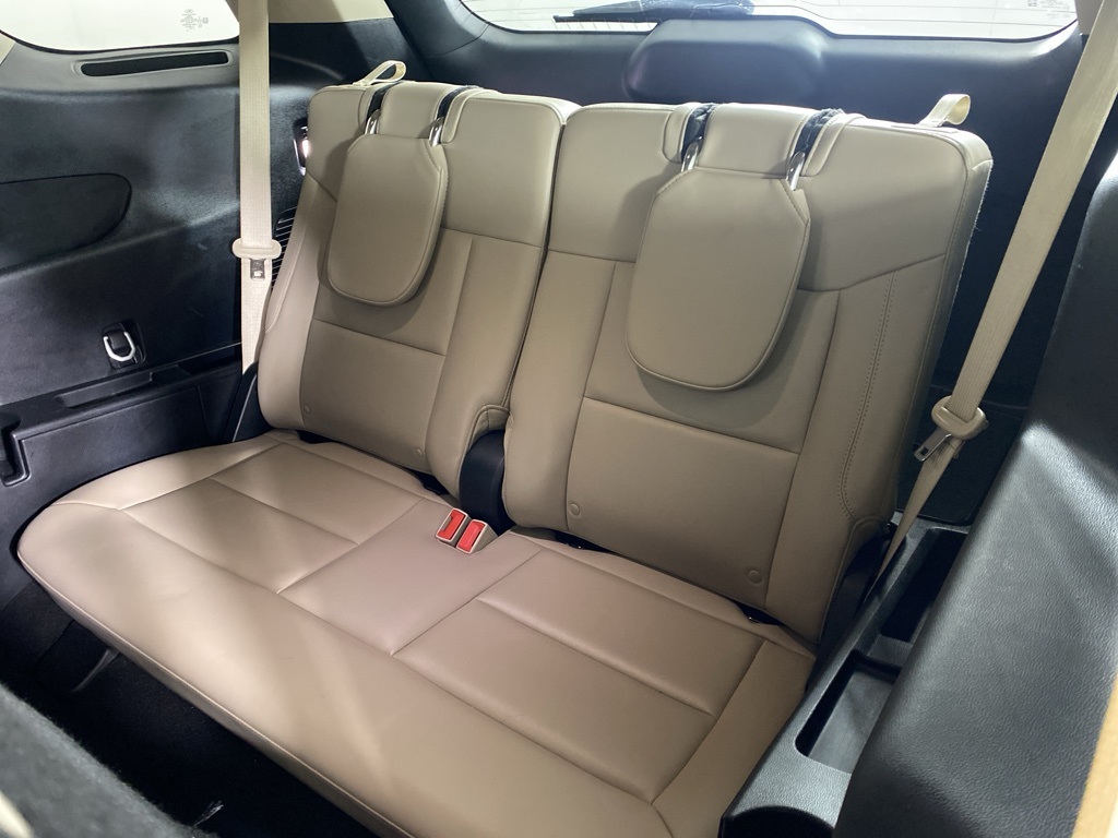 2023 Ford Explorer XLT photo 3