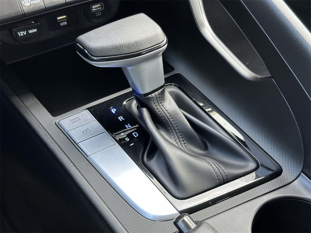 2022 Hyundai Elantra SEL photo 6