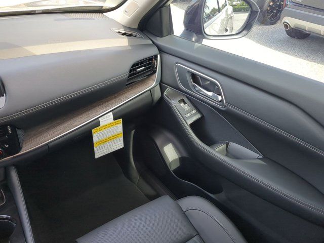 2025 Nissan Rogue Platinum photo 17