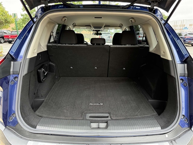 2021 Nissan Rogue SV photo 31