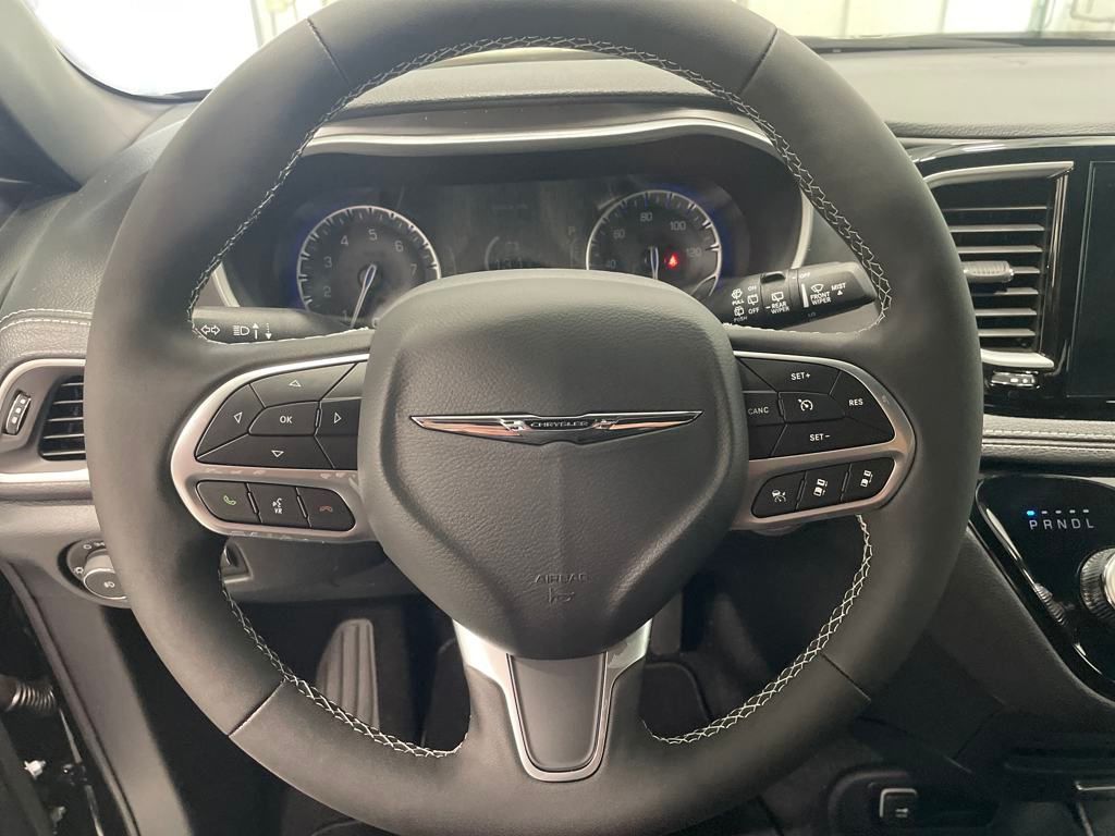 2025 Chrysler Pacifica photo 15