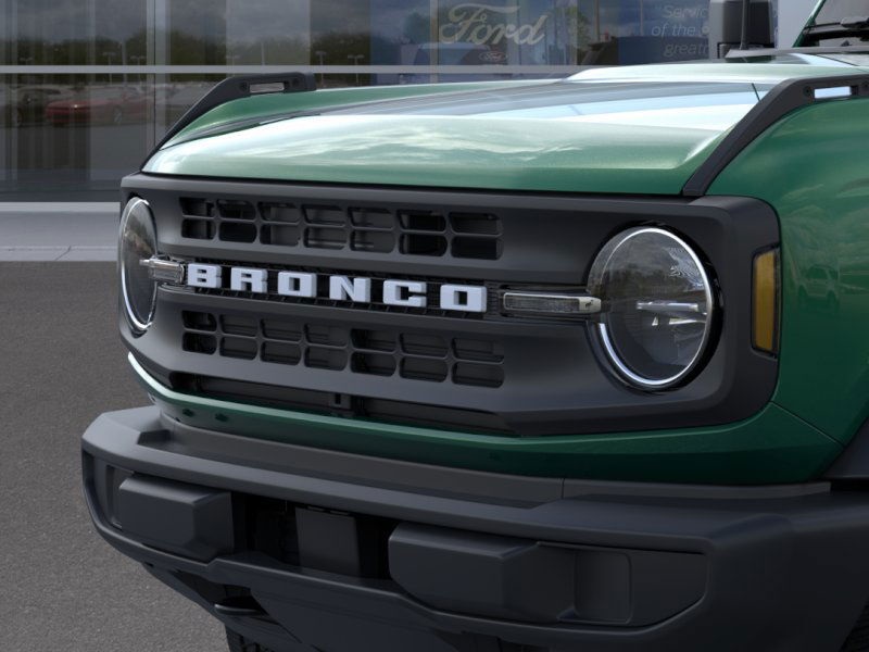 2025 Ford Bronco Base photo 16