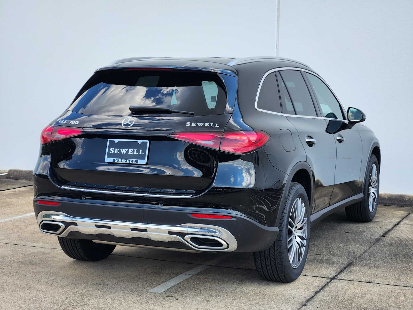2026 Mercedes Benz GLC 300 photo 4