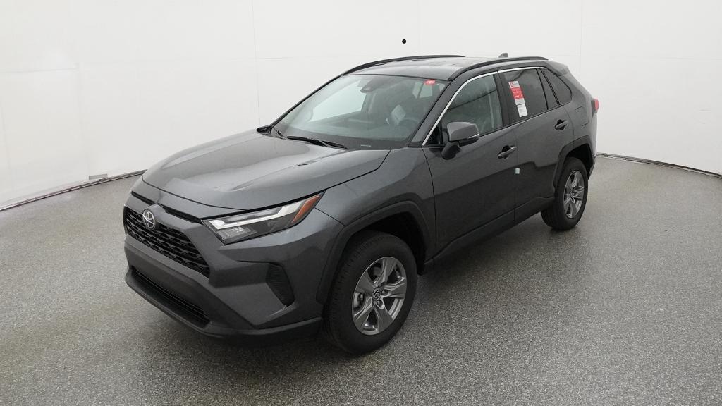 2025 Toyota RAV4 XLE's photo