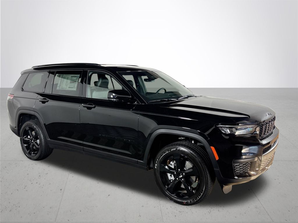 2025 Jeep Grand Cherokee Altitude photo 4