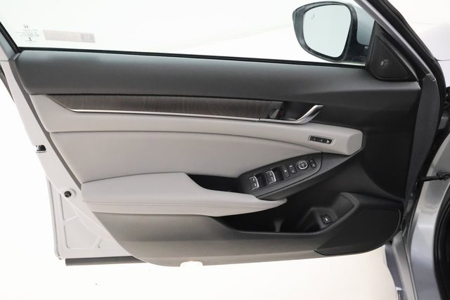 2018 Honda Accord Touring 2.0T photo 7