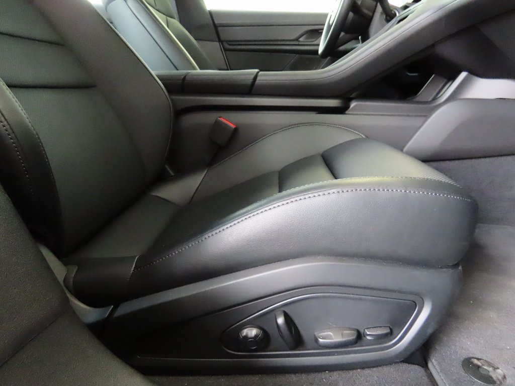 2023 Porsche Taycan photo 9