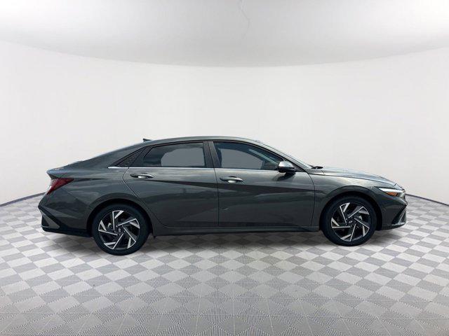 2025 Hyundai Elantra Limited photo 4
