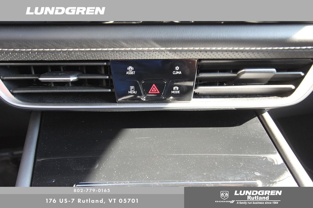 2025 Volkswagen Atlas Cross Sport SEL R-Line photo 16