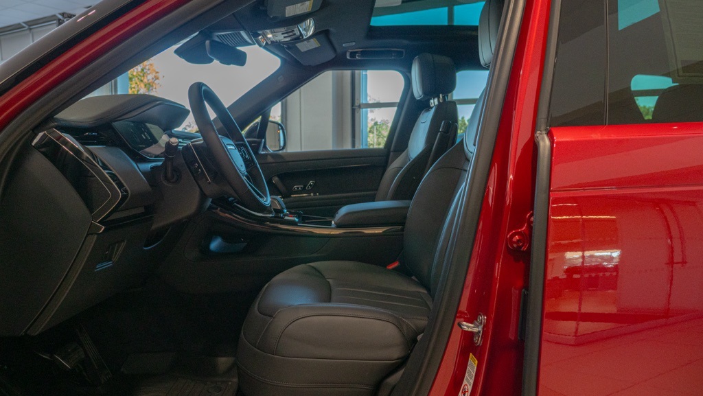 2025 Land Rover Range Rover Sport SE photo 13