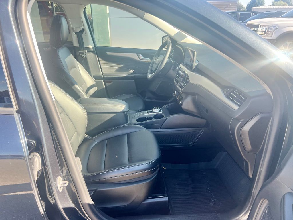 2022 Ford Escape SEL photo 34