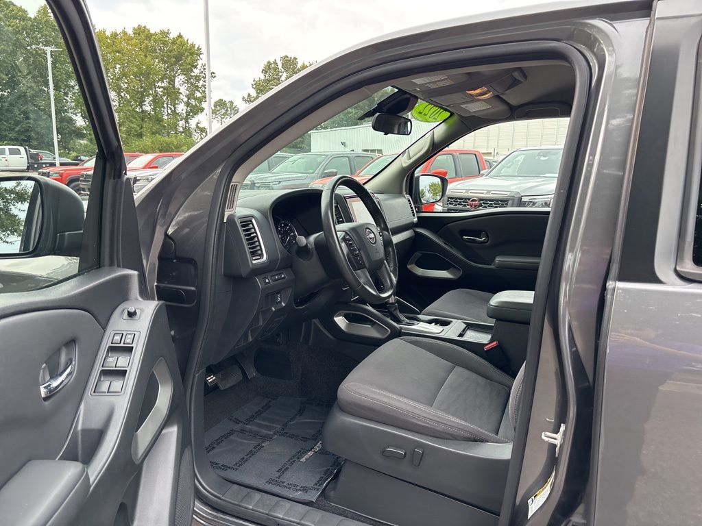 2022 Nissan Frontier SV photo 2