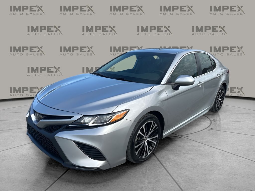 2020 Toyota Camry SE