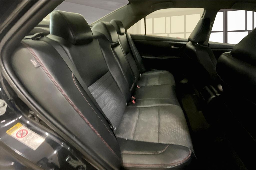 2015 Toyota Camry XLE photo 19
