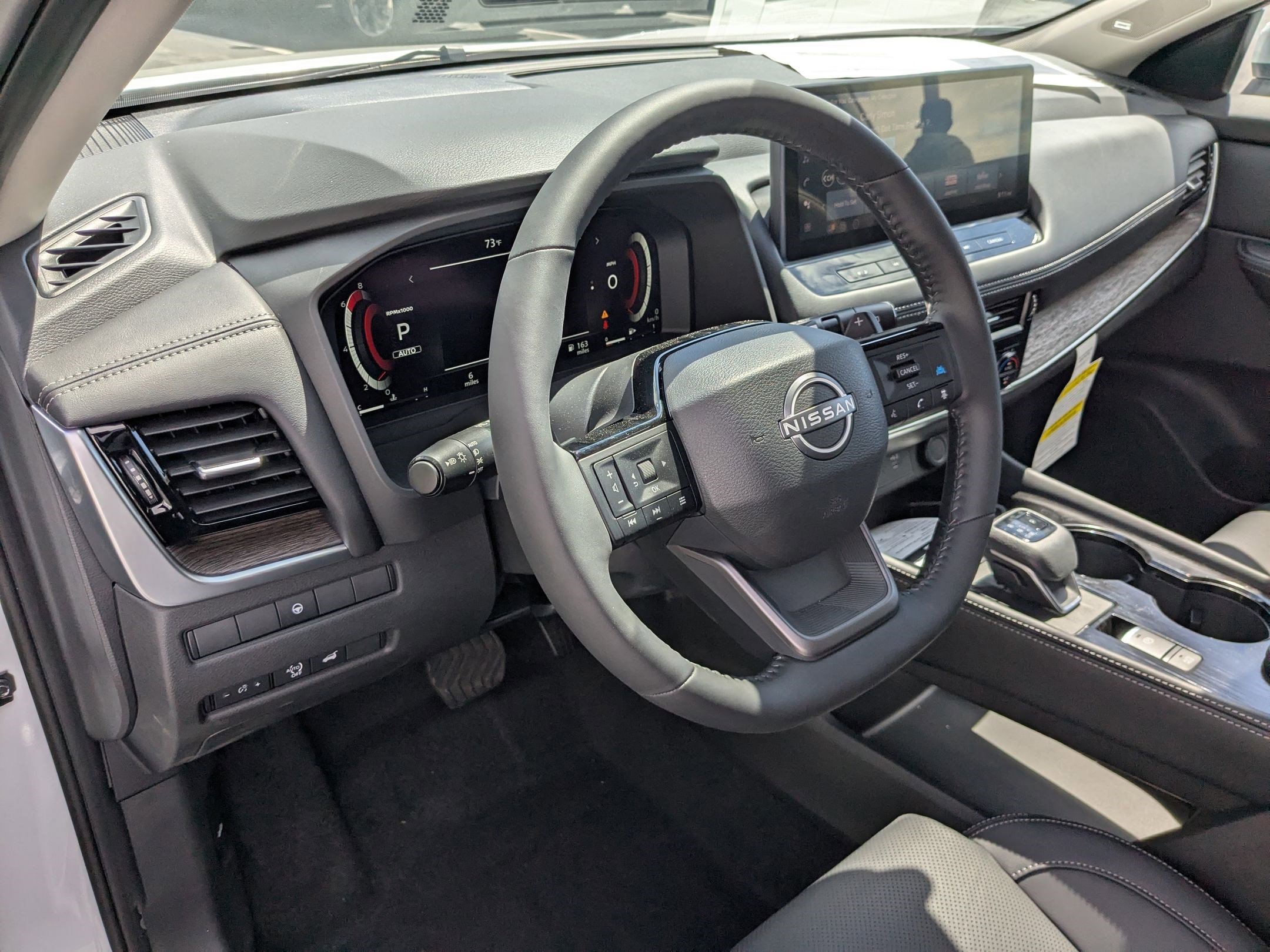 2025 Nissan Rogue Platinum photo 8