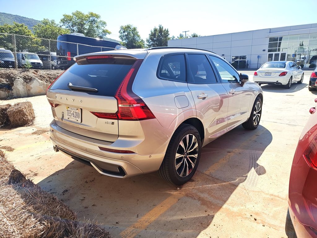 2025 Volvo XC60 B5 Plus photo 3