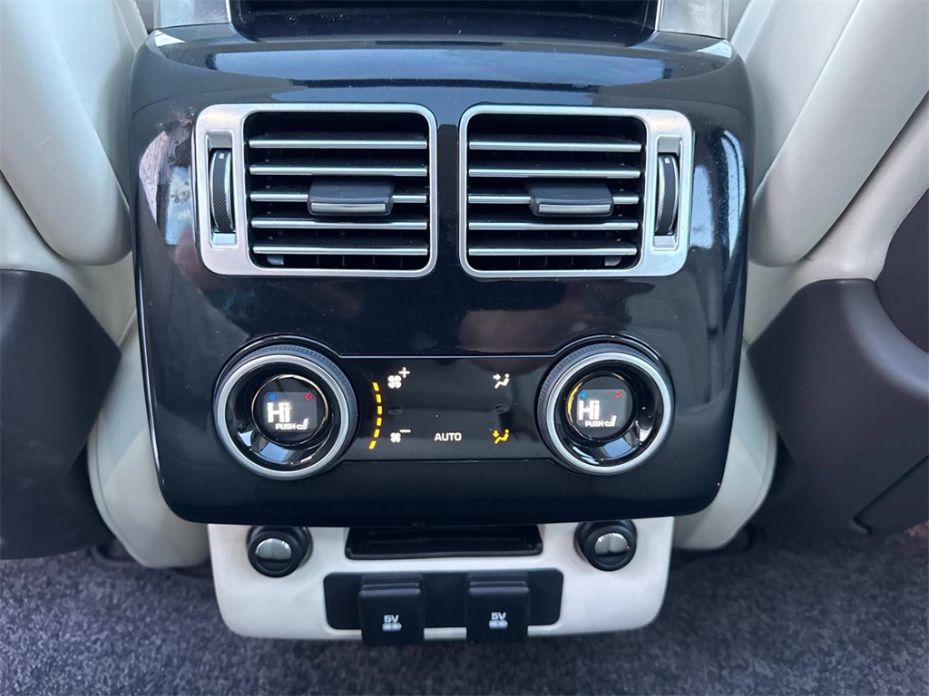 2019 Land Rover Range Rover SuperCharged HSE photo 16
