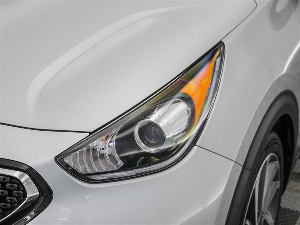 2017 Kia Niro Touring photo 3