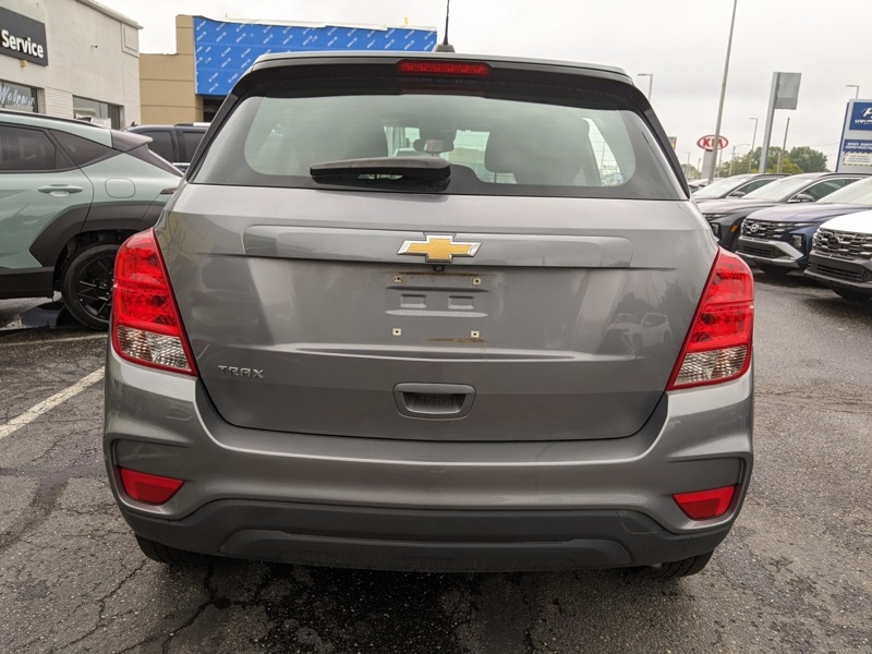 2020 Chevrolet Trax LS photo 3