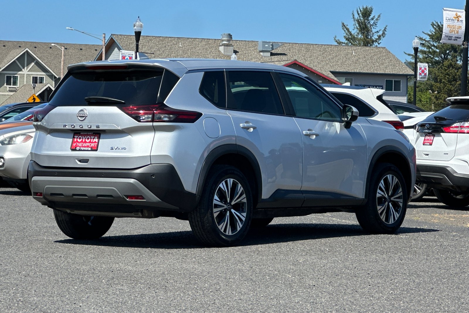 2023 Nissan Rogue SV photo 3