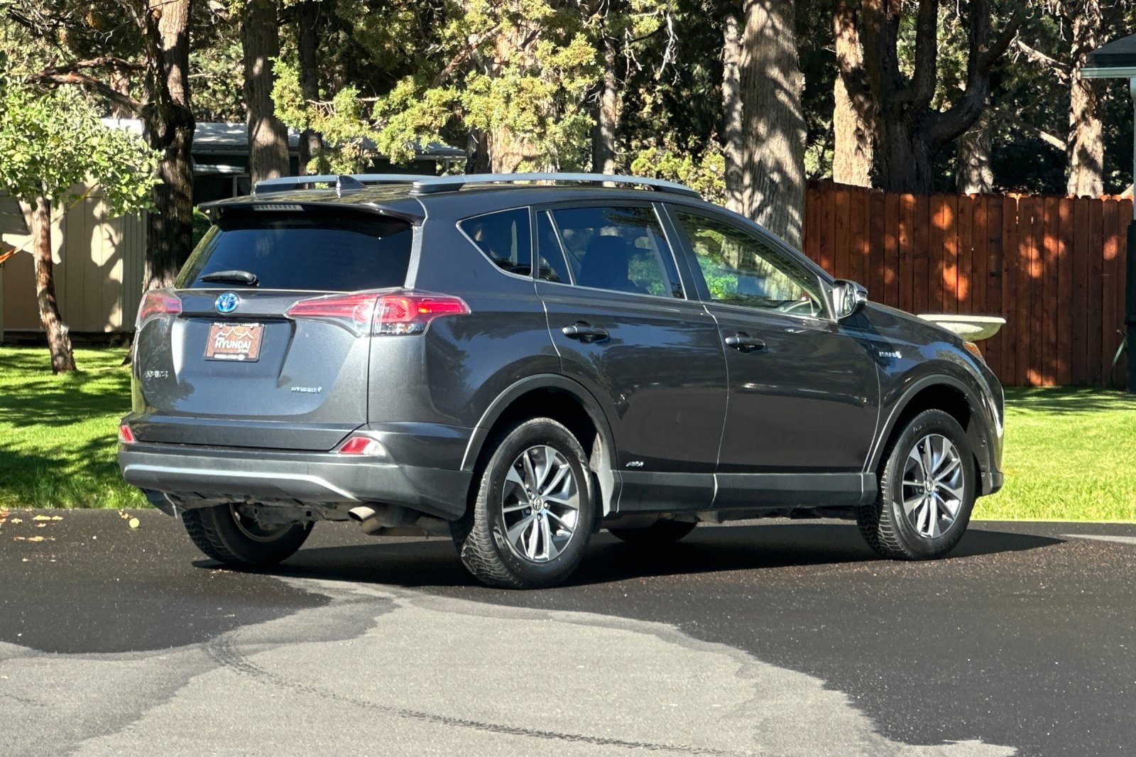 2018 Toyota RAV4 Hybrid LE photo 4
