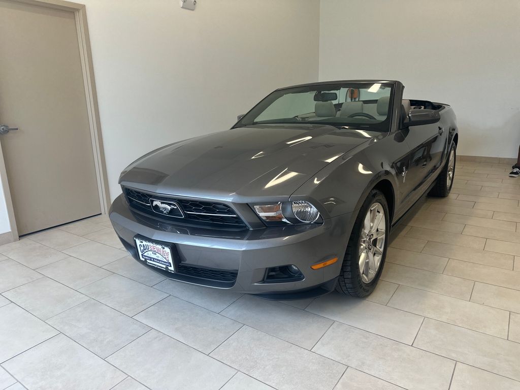 2010 Ford Mustang V6 photo 3
