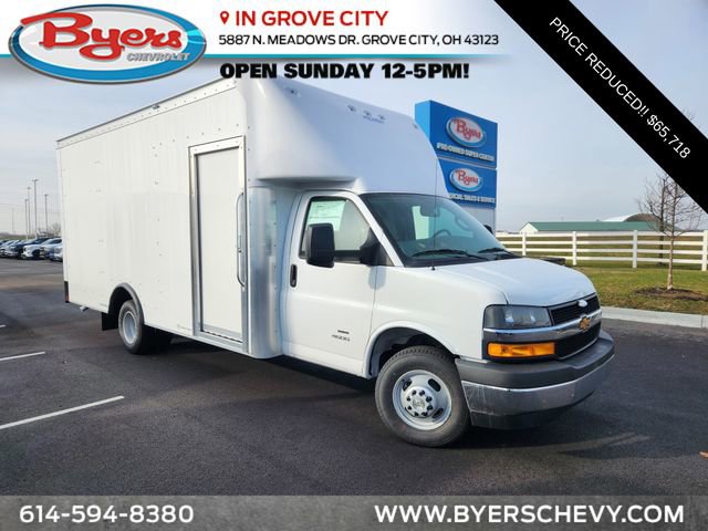 2025 Chevrolet Express Cutaway Base's photo