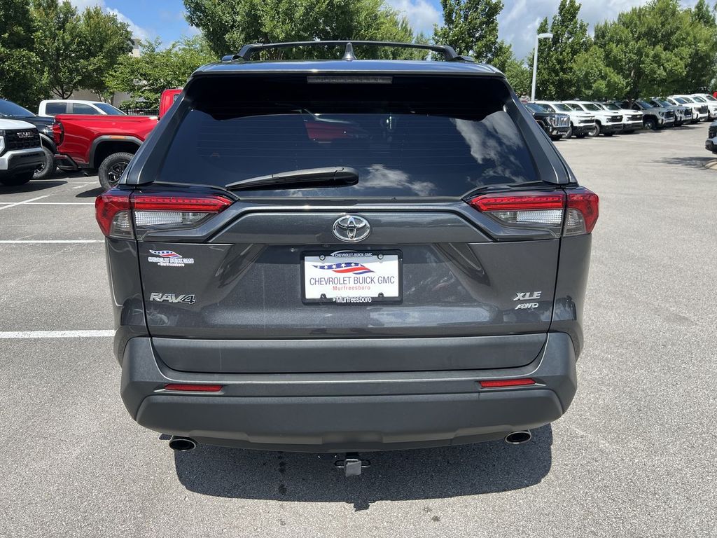 2023 Toyota RAV4 XLE photo 4