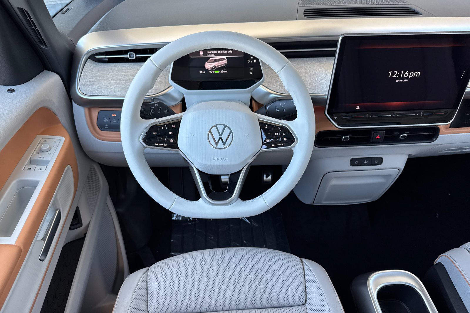 2025 Volkswagen ID. Buzz Pro Plus photo 14