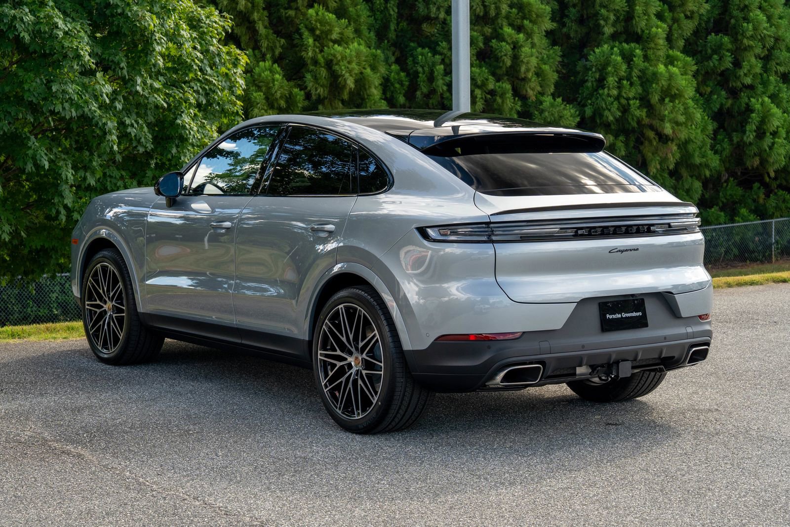 2026 Porsche Cayenne Base photo 3