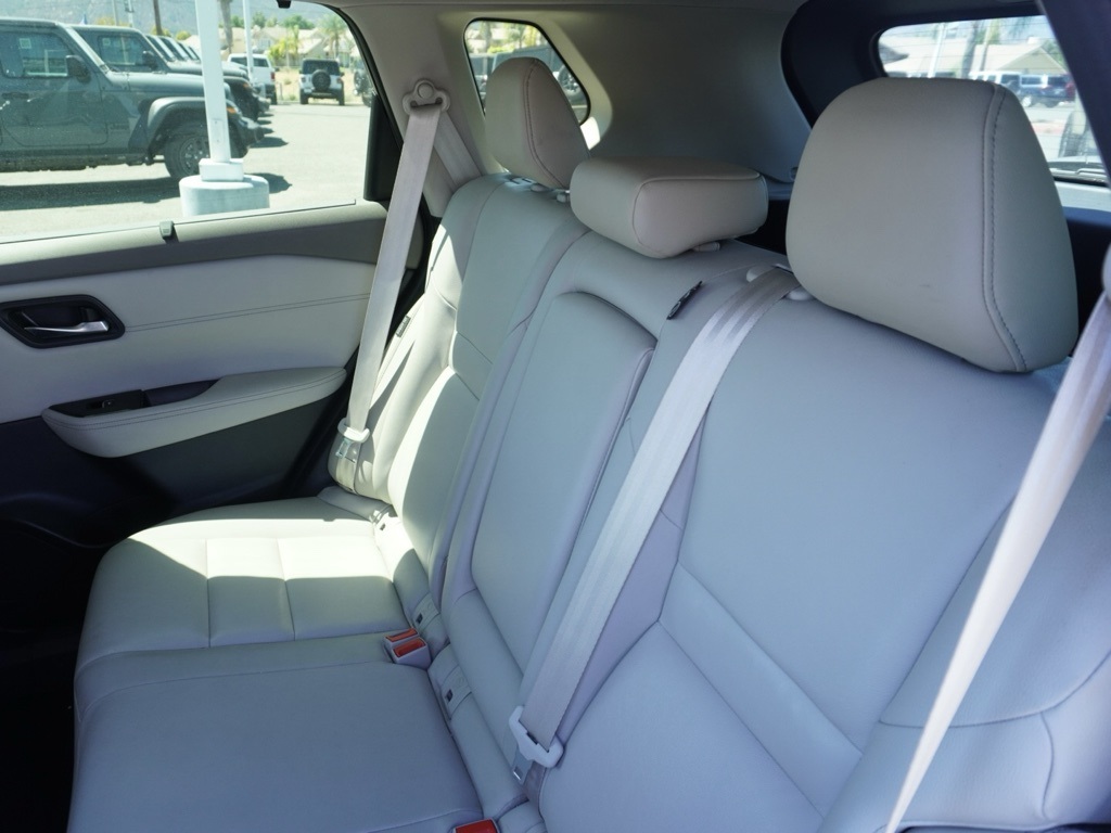 2023 Nissan Rogue SL photo 22
