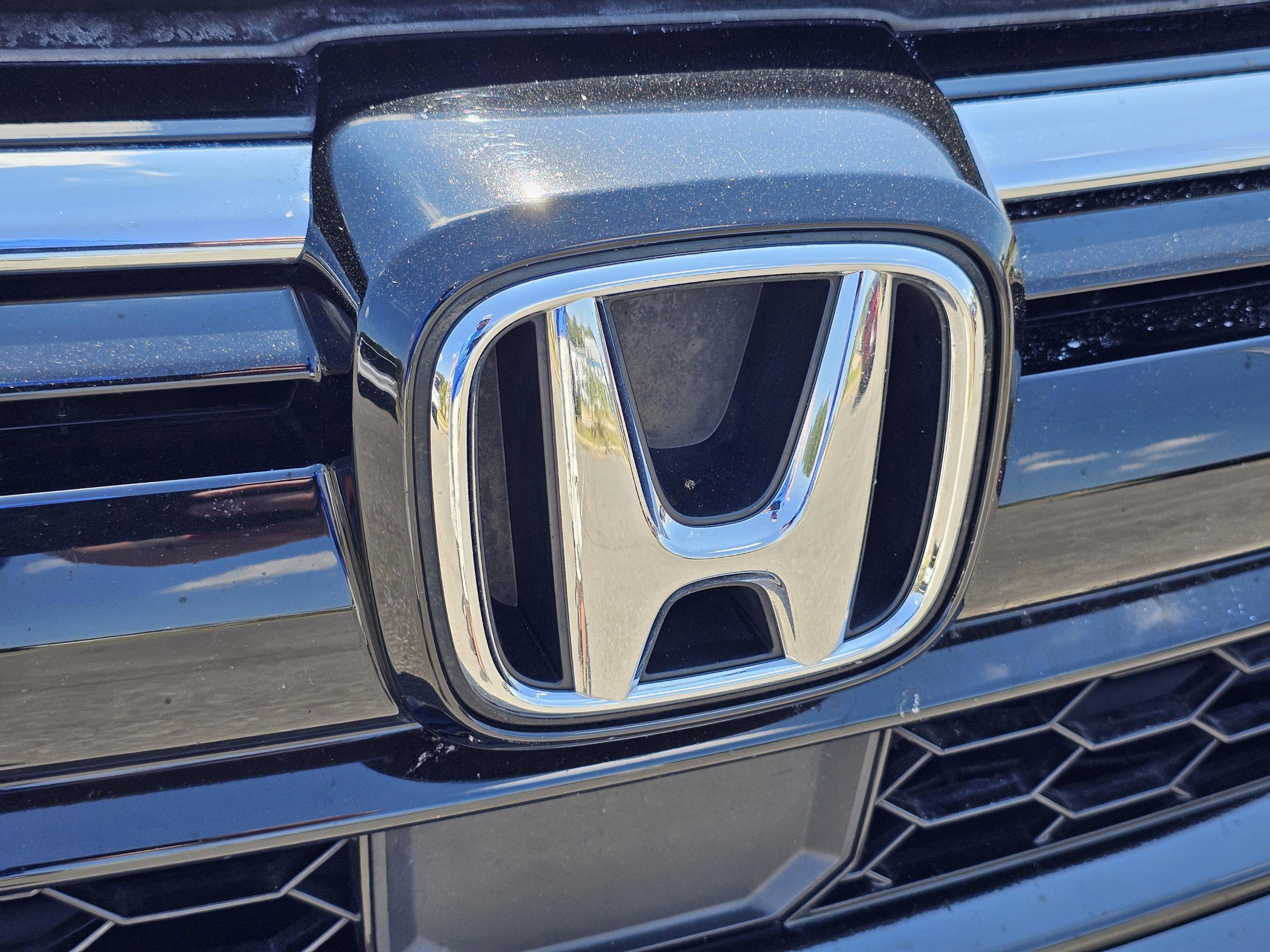2020 Honda CR-V Touring photo 3