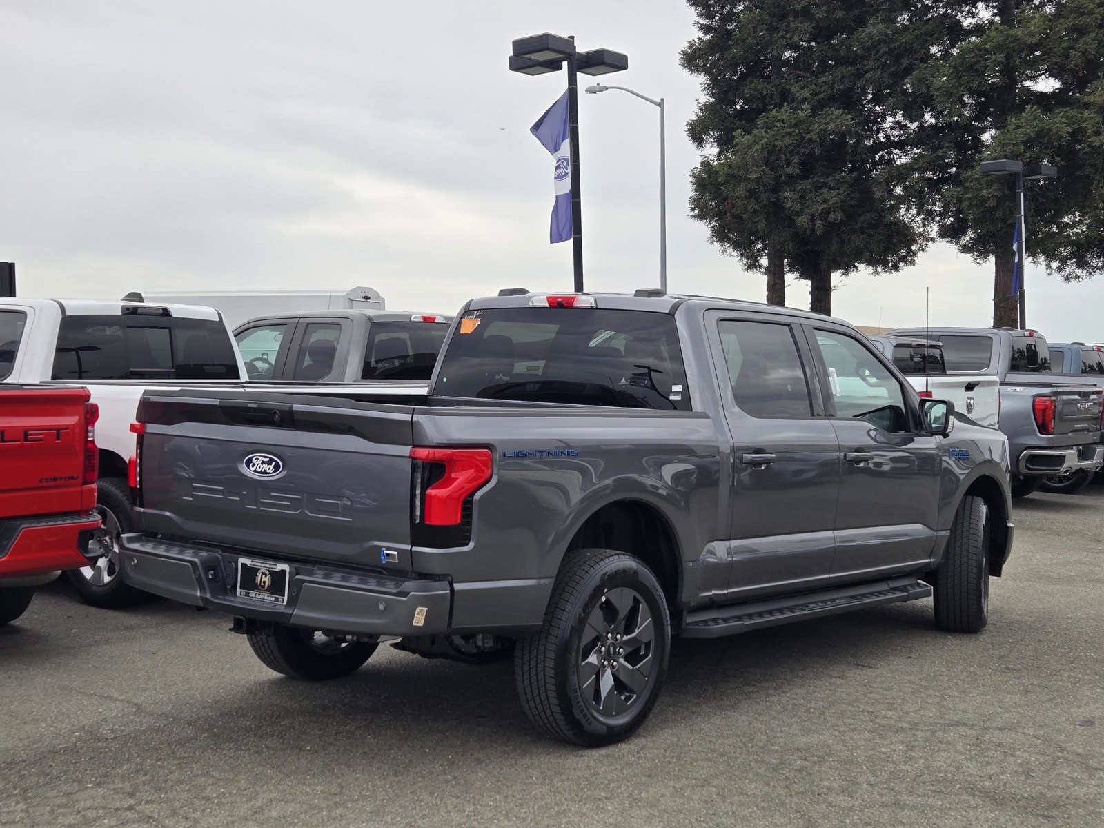 2025 Ford F-150 Lightning photo 2