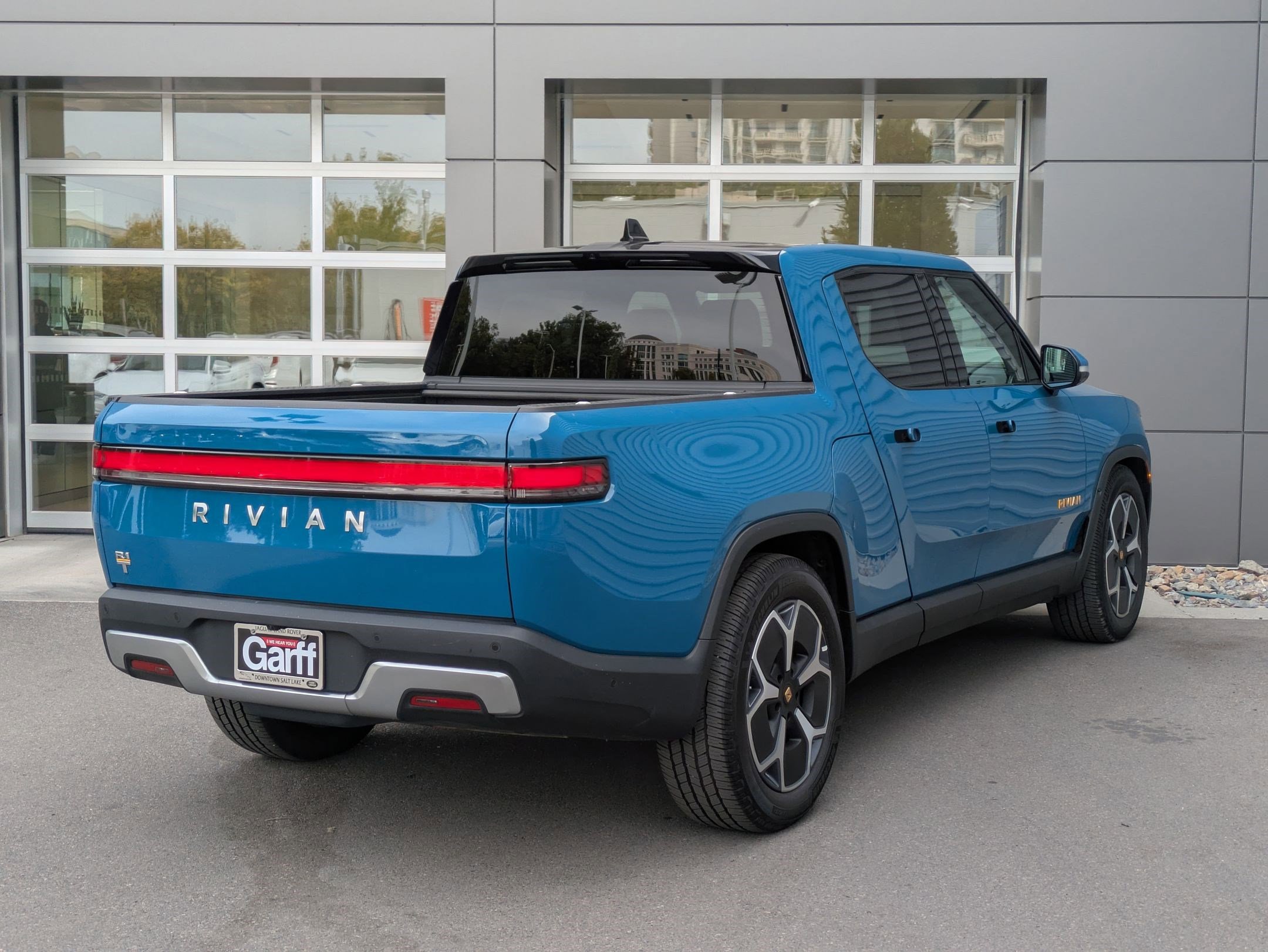 2022 Rivian R1T Adventure photo 5