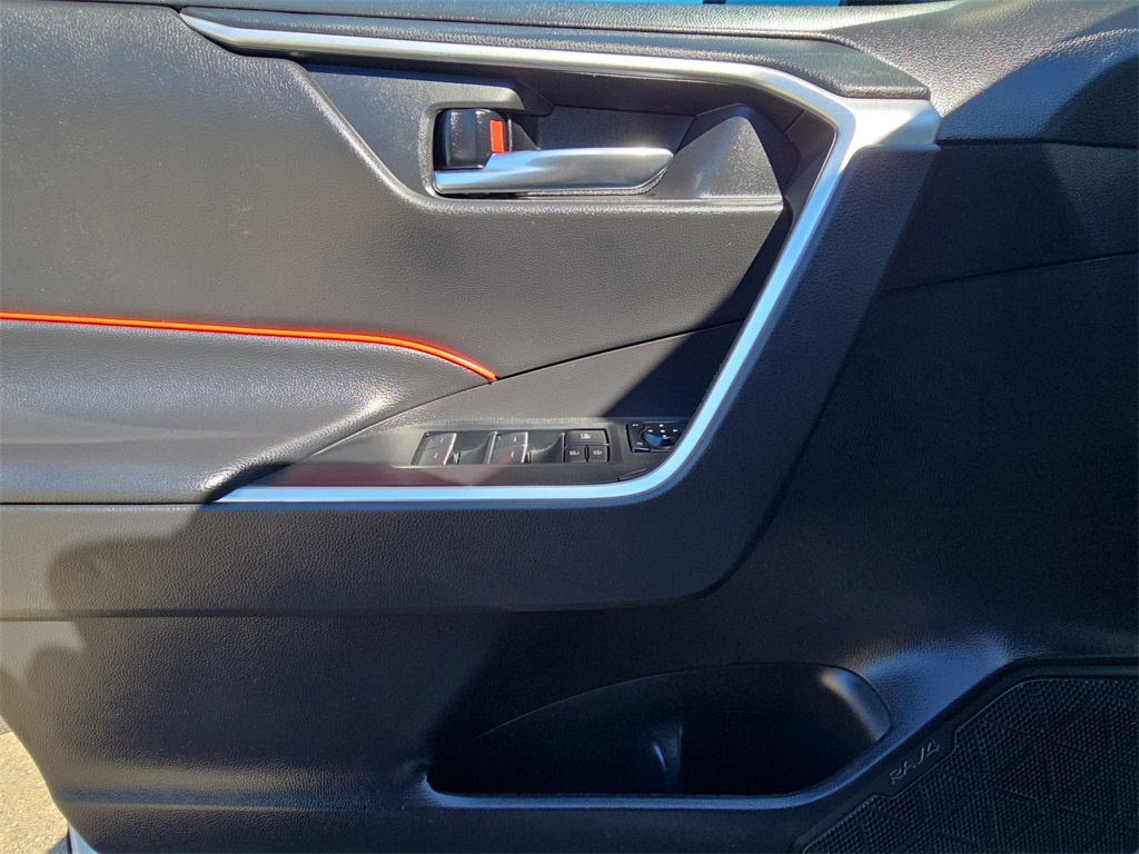 2024 Toyota RAV4 XLE photo 18