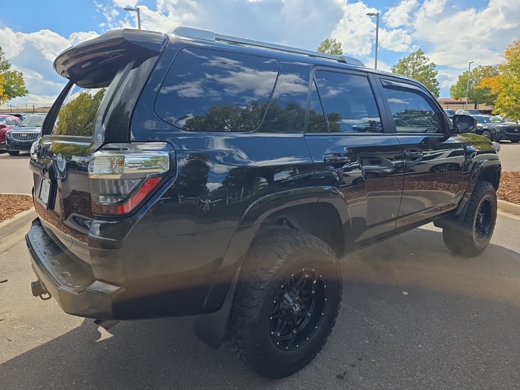 2016 Toyota 4Runner SR5 photo 3
