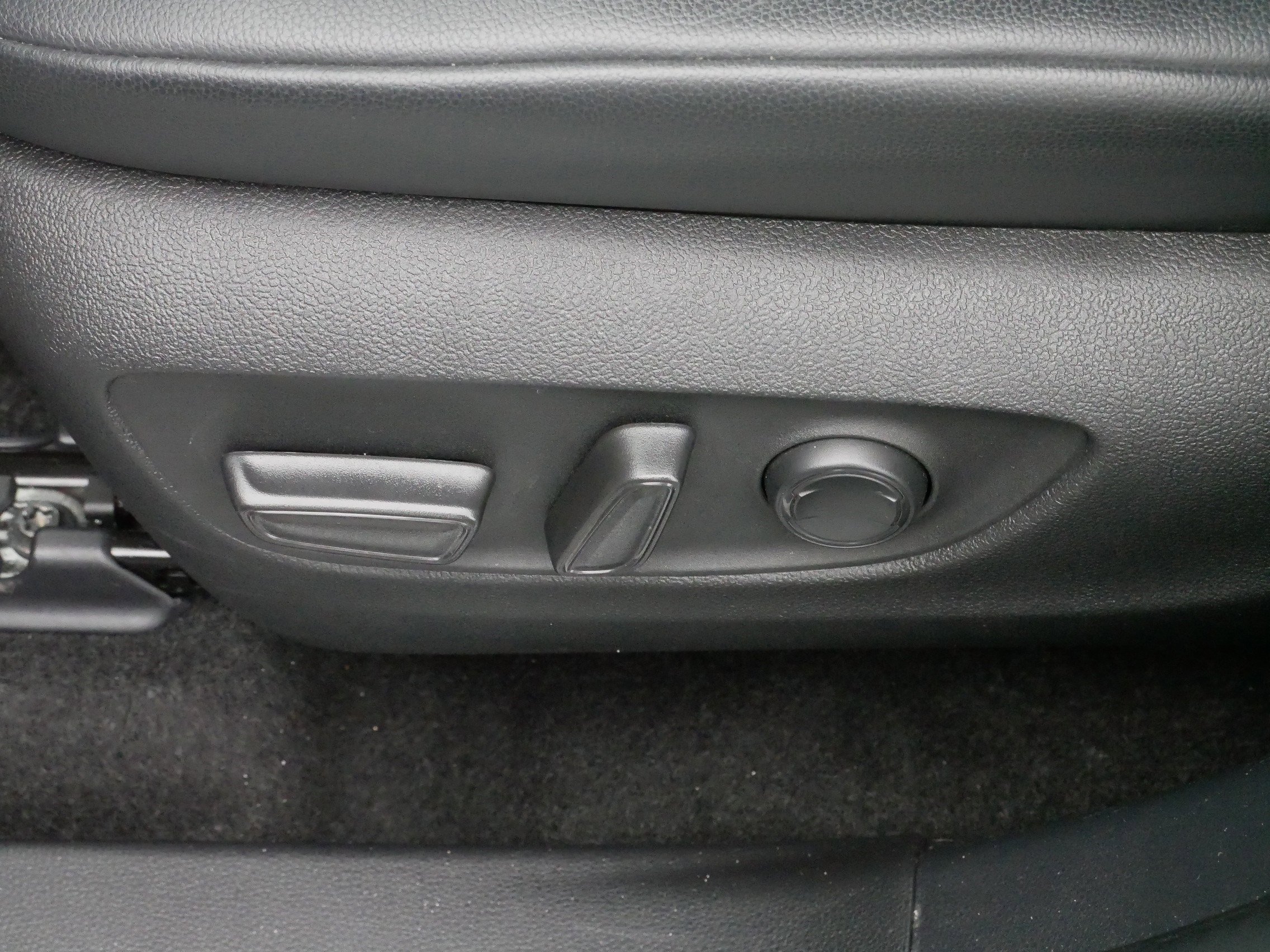 2024 Toyota Highlander XLE photo 17