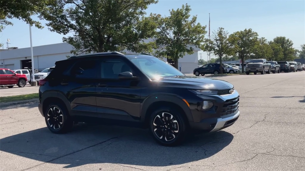 2023 Chevrolet Trailblazer LT photo 2