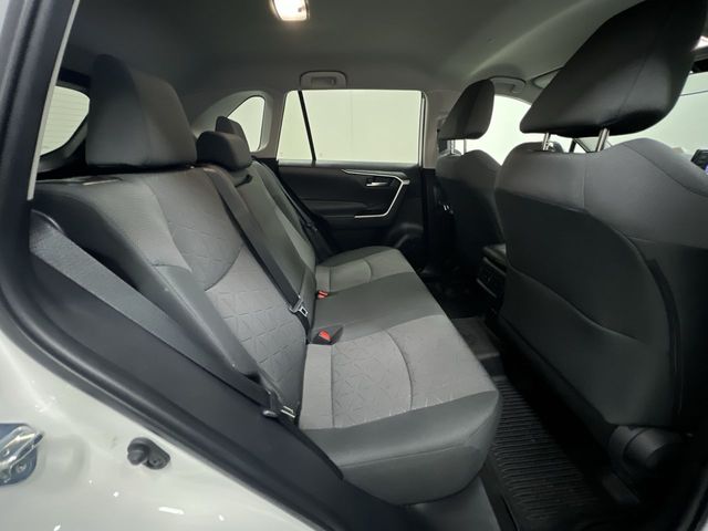 2022 Toyota RAV4 XLE photo 19