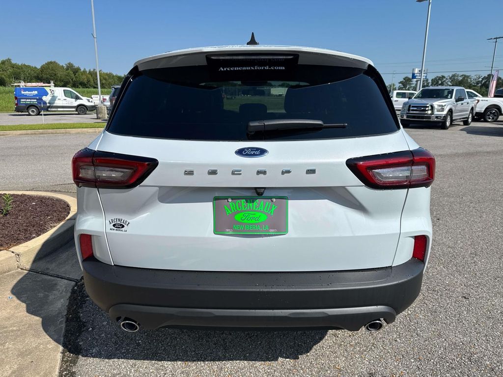 2025 Ford Escape ST-Line photo 4