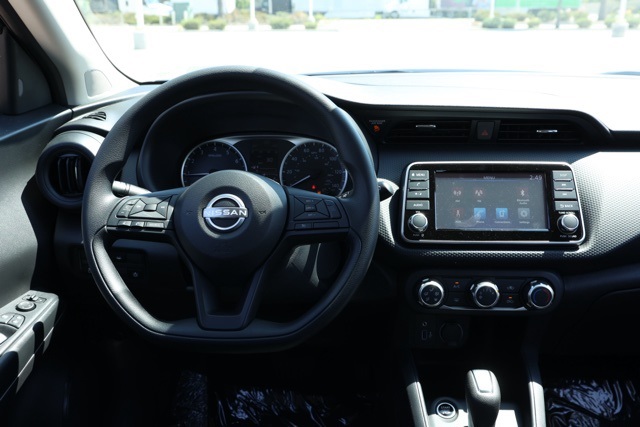 2025 Nissan Kicks Play S photo 21