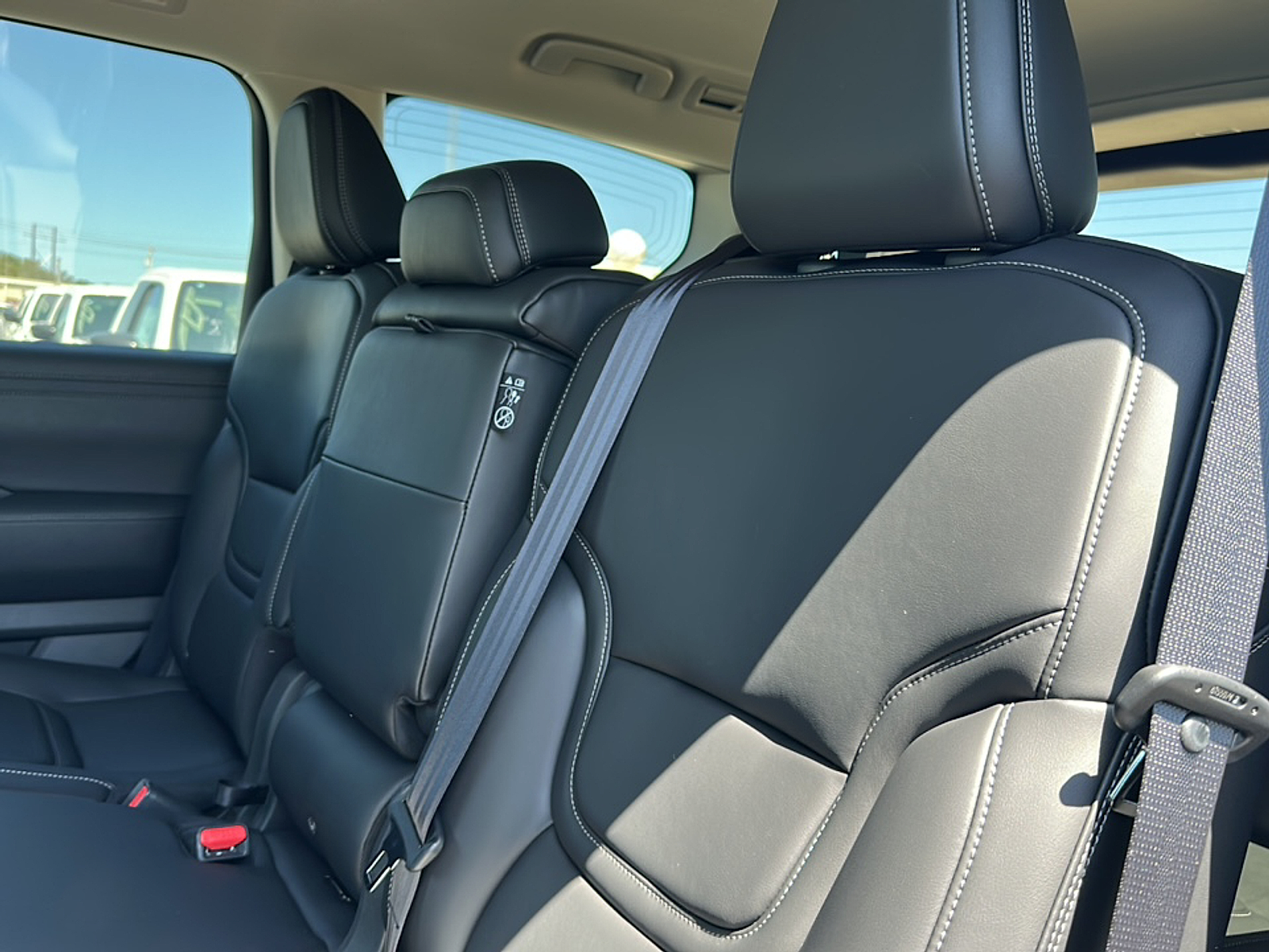 2025 Nissan Armada SV photo 7