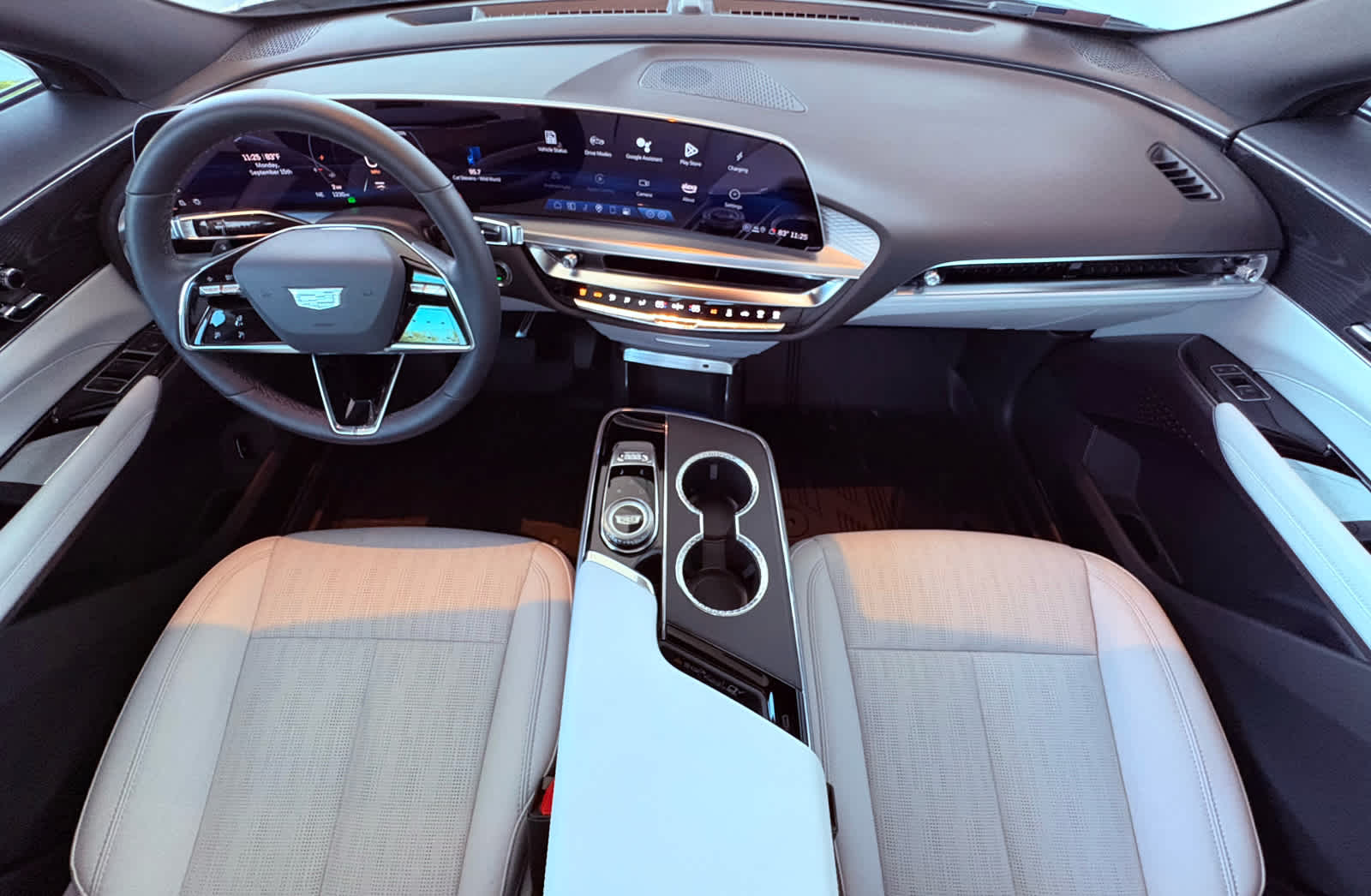 2025 Cadillac Lyriq Sport photo 18